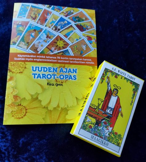 218 tarotkirja ja kortit pkk